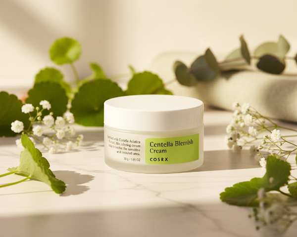 Centella Cream - botanică + flori albe