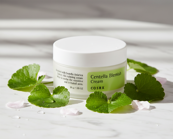 COSRX Centella Blemish Cream - marmură + frunze cica